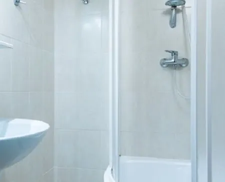 Zvezda Hotel 2*